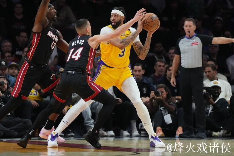 詹姆斯29分无力回天,浓眉仅得8分低迷,热火41分屠湖人创纪录 詹姆斯29分无力回天,浓眉仅得8分低迷,热火41分屠湖人创纪录